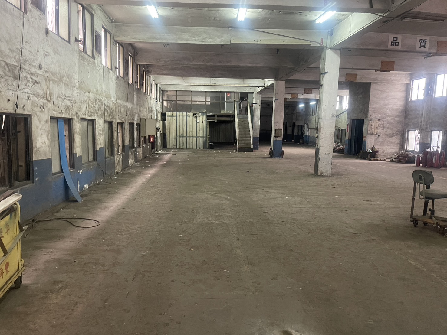 其他工業用地[G1235 土城忠承透天廠房~住商樹林中正加盟店]