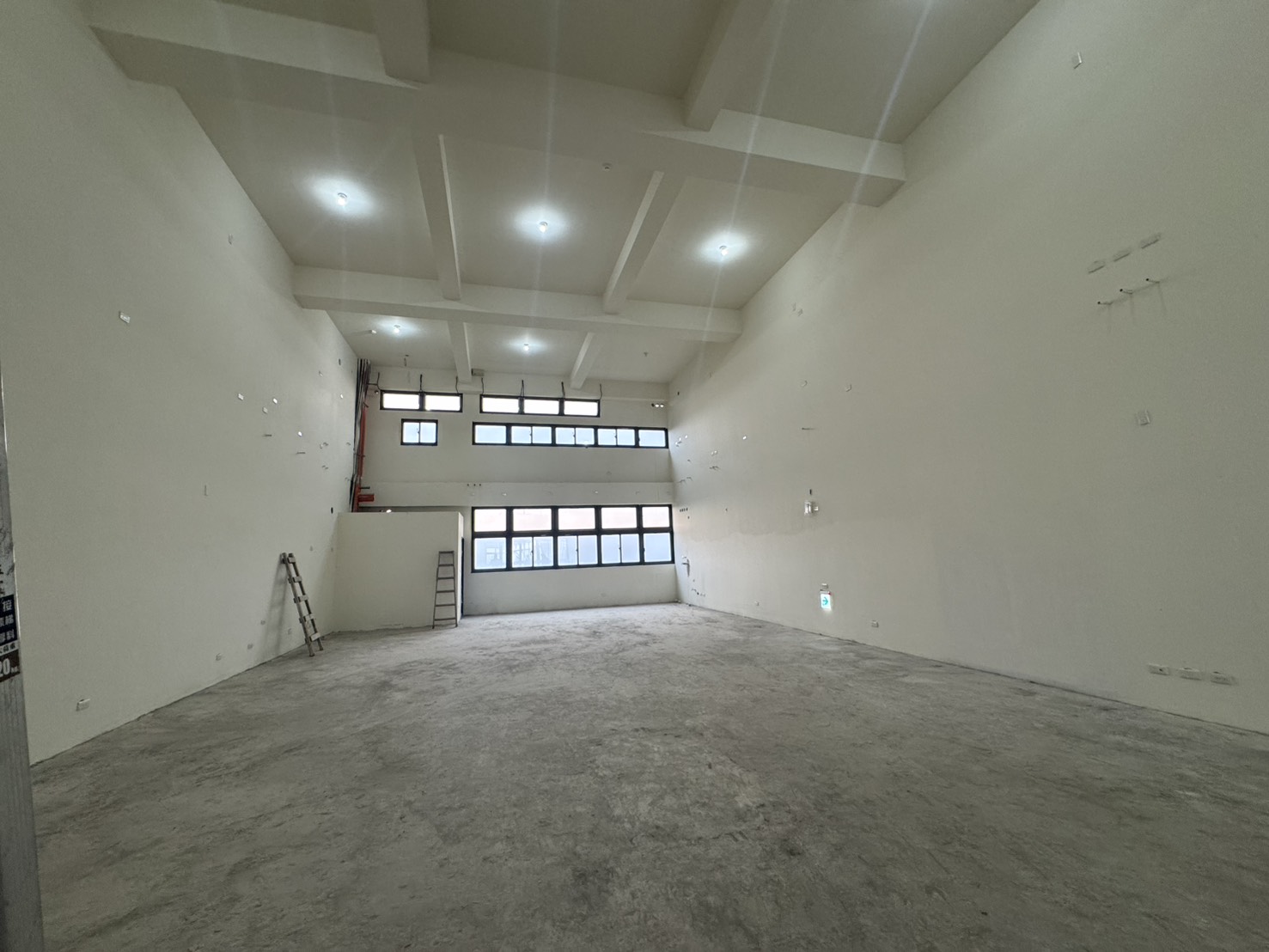 其他工業用地[G2725 龜山廠房透天出租~住商樹林中正加盟店]