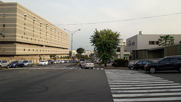 南崗產業園區[地正平整，廠房採光明亮，出入便利。]