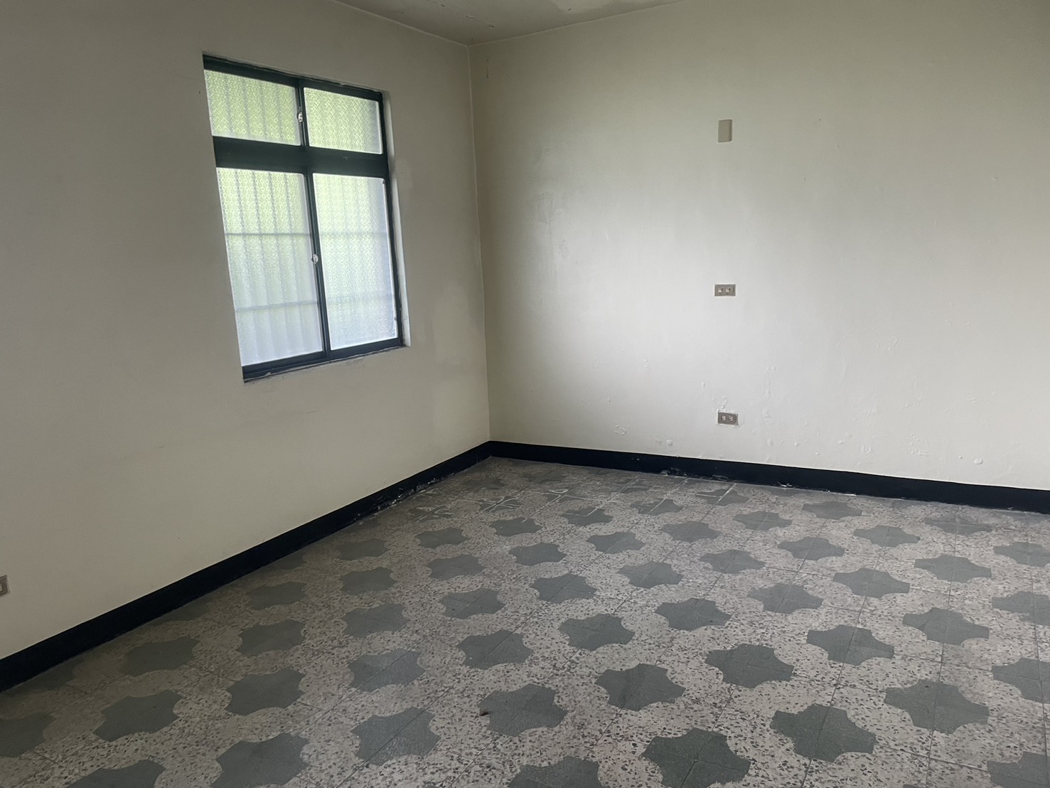 其他工業用地[C6235 土城中央路廠房B~住商樹林中正加盟店]
